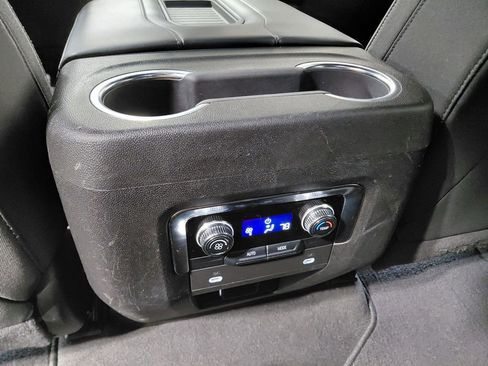 Used 2024 GMC Yukon SLE AWD/4WD image 38