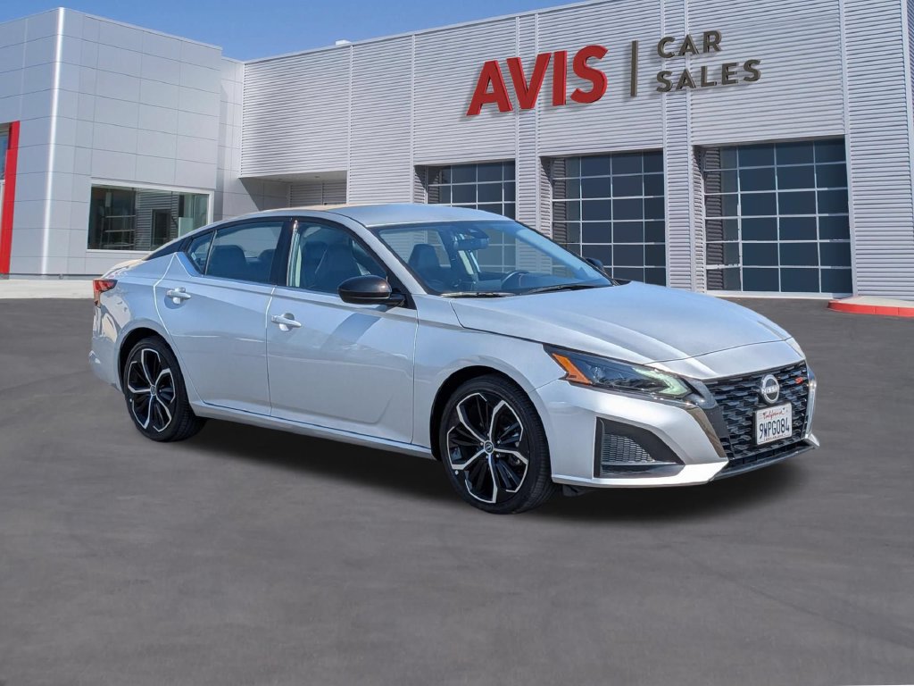 Used 2025 Nissan Altima 2.5 SR FWD image 3