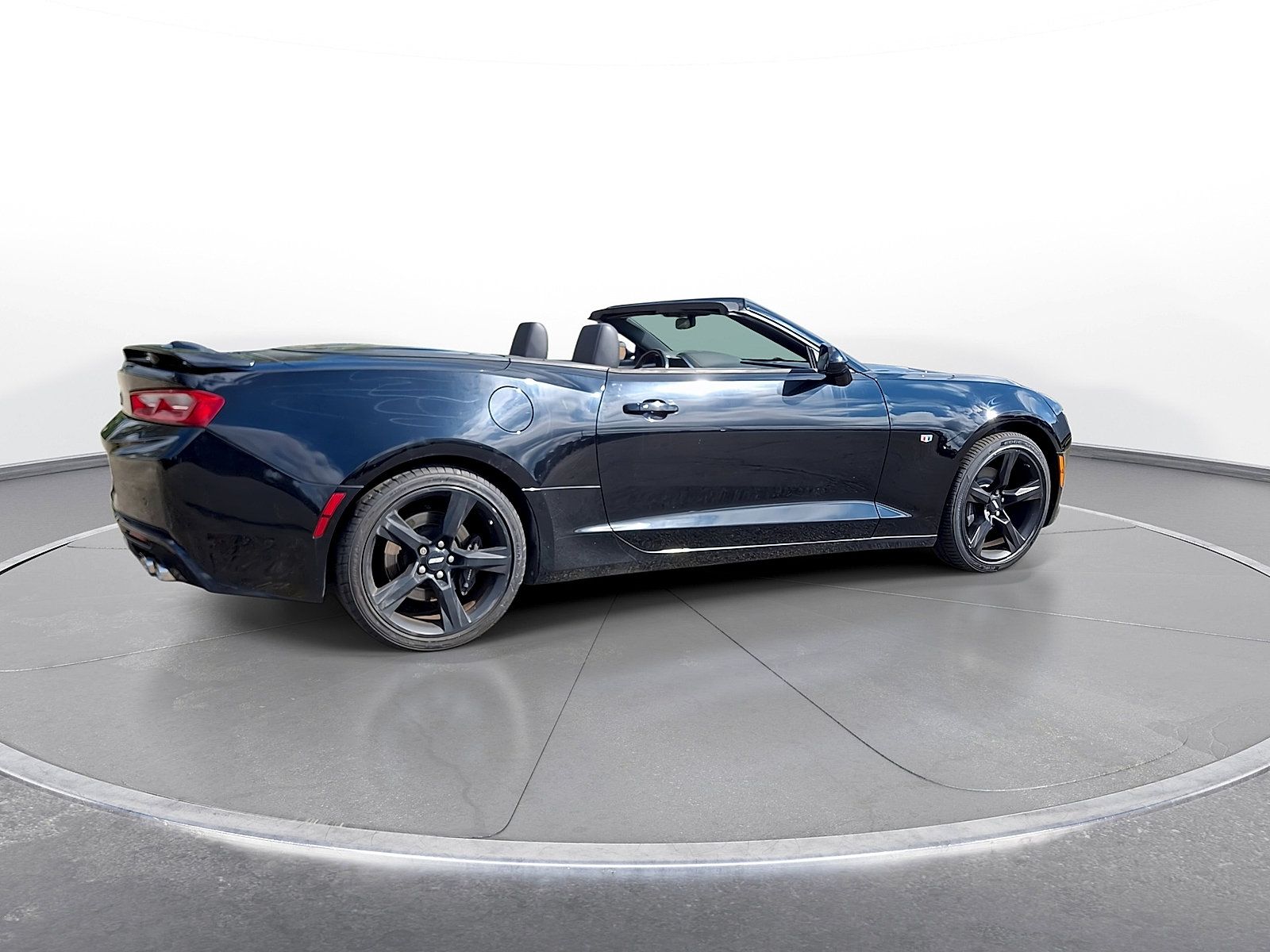 Used 2016 Chevrolet Camaro SS RWD image 8