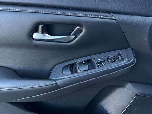 Used 2023 Nissan Sentra SV image 11