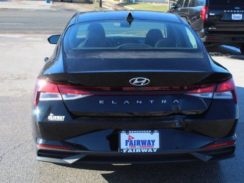 Used 2022 Hyundai Elantra SEL w/ Convenience Package image 8