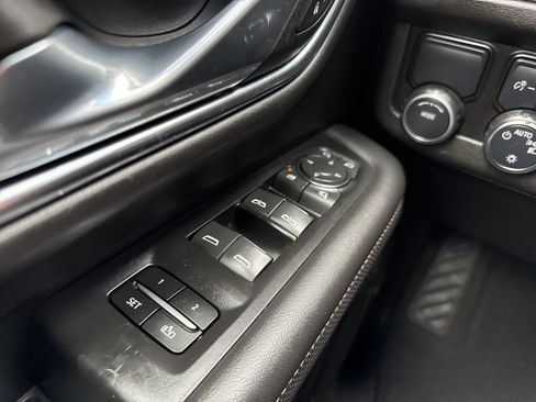 Used 2023 Chevrolet Suburban Premier image 38