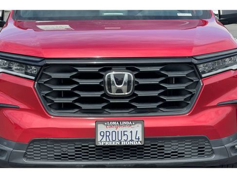 Used 2025 Honda Pilot Sport image 13
