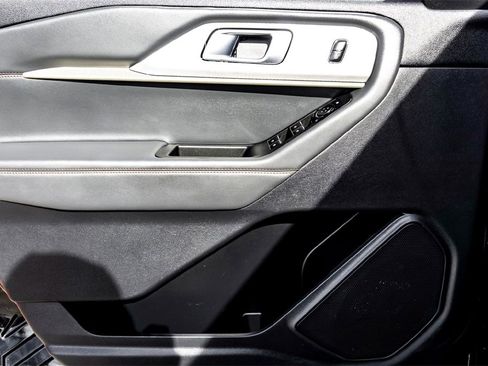 Used 2025 Ford Explorer Active image 10