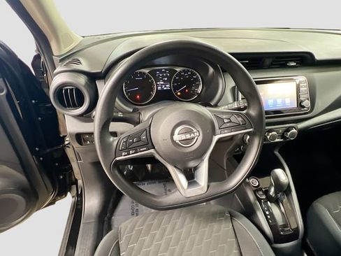 Used 2022 Nissan Kicks S FWD image 11