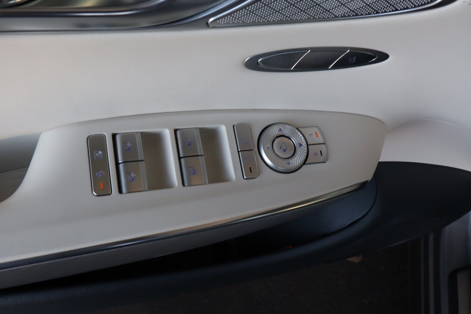 Used 2025 Genesis Electrified GV70 AWD/4WD image 19