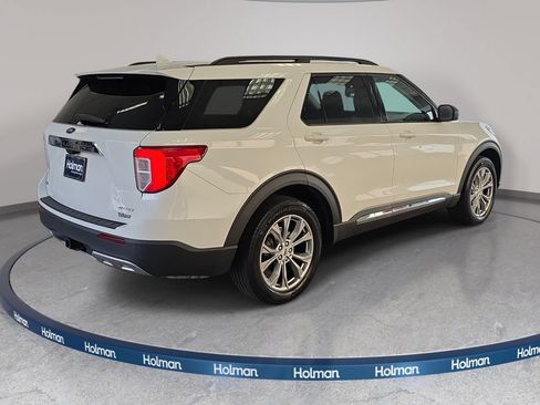 Certified 2022 Ford Explorer XLT w/ Equipment Group 202A AWD/4WD image 5