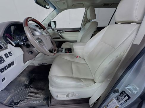 Used 2017 Lexus GX 460 Luxury w/ Preferred Accessory Package AWD/4WD image 9