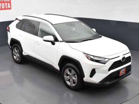 Used 2025 Toyota RAV4 XLE AWD/4WD image 21