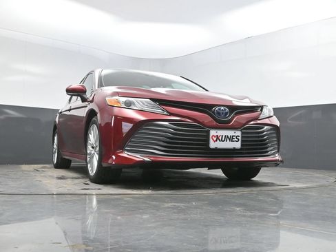 Used 2020 Toyota Camry XLE FWD image 34