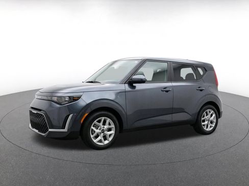 Used 2025 Kia Soul LX w/ LX Technology Package FWD image 3