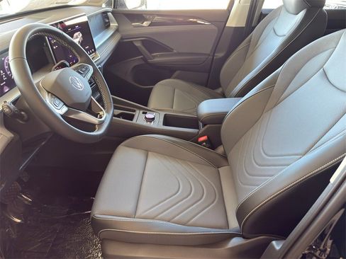 New 2026 Volkswagen Tiguan SE image 11