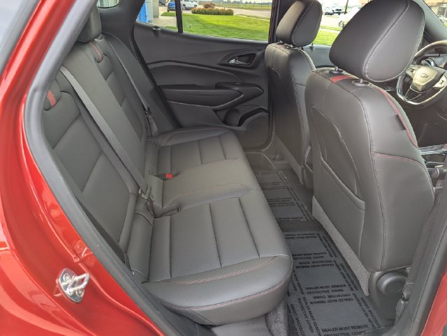 Used 2024 Chevrolet Trax RS w/ Sunroof Package FWD image 6