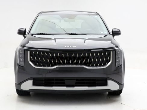 Used 2025 Kia Carnival FWD image 4