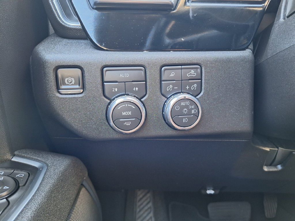 Used 2026 GMC Sierra 1500 SLT AWD/4WD image 19