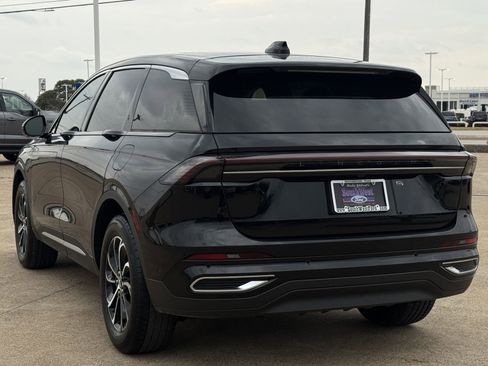 Used 2024 Lincoln Nautilus Premier w/ Equipment Group 102A image 6