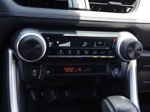 Used 2022 Toyota RAV4 LE AWD/4WD image 30