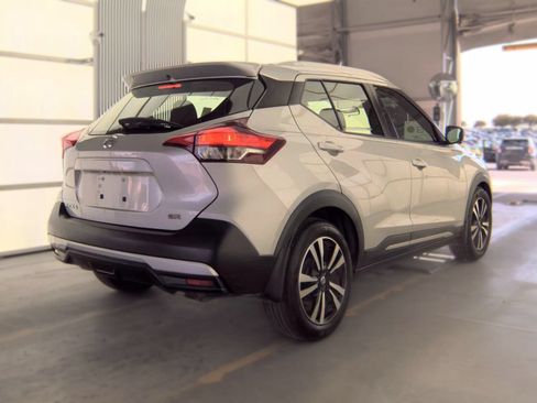 Used 2018 Nissan Kicks SR FWD image 3