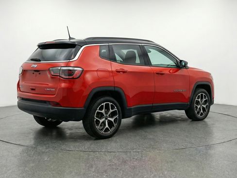 Used 2025 Jeep Compass Limited AWD/4WD image 9