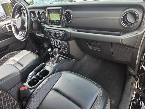 Used 2022 Jeep Wrangler Unlimited Sahara AWD/4WD image 17