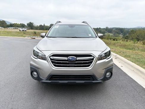 Used 2019 Subaru Outback 2.5i Premium AWD/4WD image 2