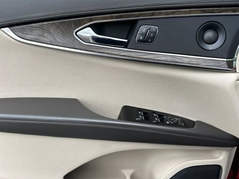 Used 2020 Lincoln Nautilus Reserve w/ Equipment Group 201A image 11