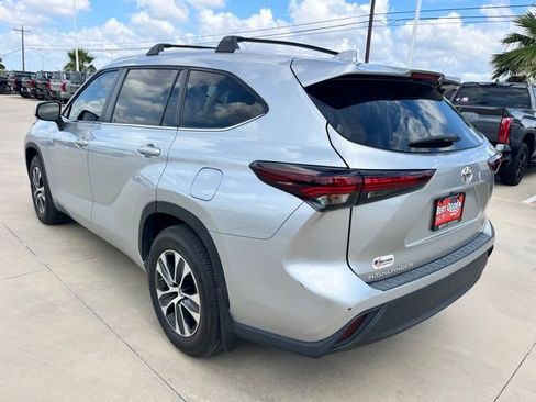 Certified 2024 Toyota Highlander XLE FWD image 4