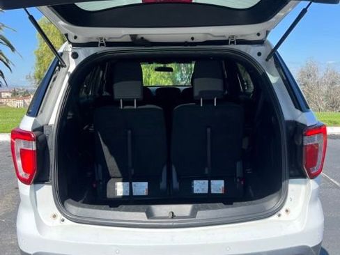 Used 2017 Ford Explorer XLT FWD image 16