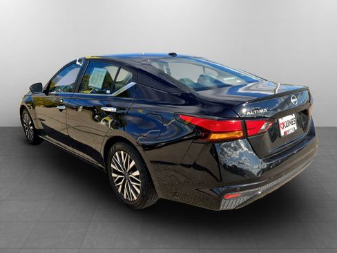 Used 2024 Nissan Altima 2.5 SV image 9