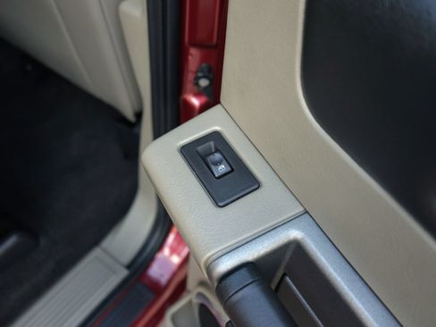 Used 2004 HUMMER H2 w/ Preferred Equipment Group AWD/4WD image 36