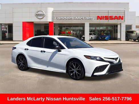 Used 2024 Toyota Camry SE FWD image 1