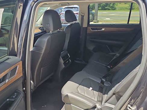 Used 2025 Volkswagen Atlas SE AWD/4WD image 12