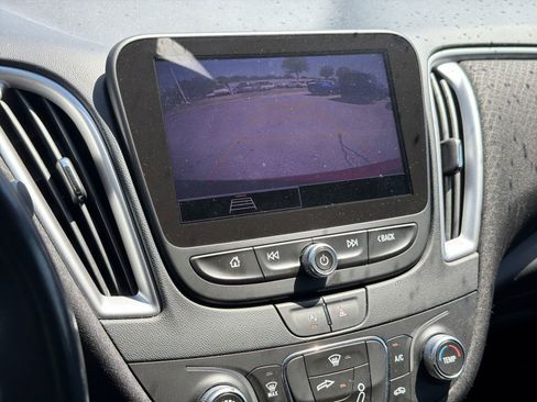 Used 2021 Chevrolet Malibu RS FWD image 25