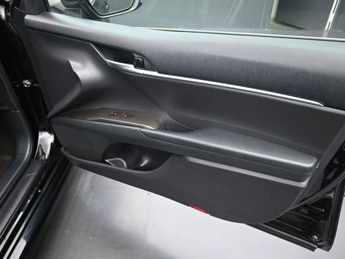 Used 2021 Toyota Camry SE image 24