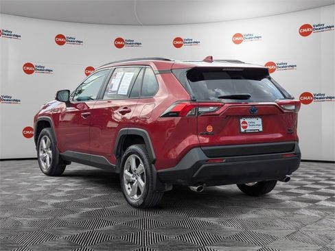 Used 2021 Toyota RAV4 XLE Premium image 7