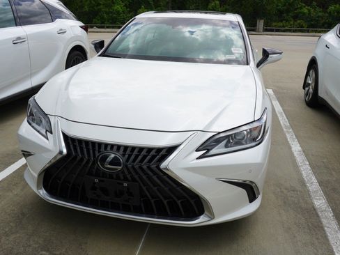 Used 2025 Lexus ES 350 w/ Premium Package FWD image 2