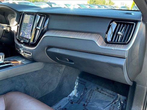 Used 2022 Volvo XC60 B5 Momentum w/ Advanced Package image 27