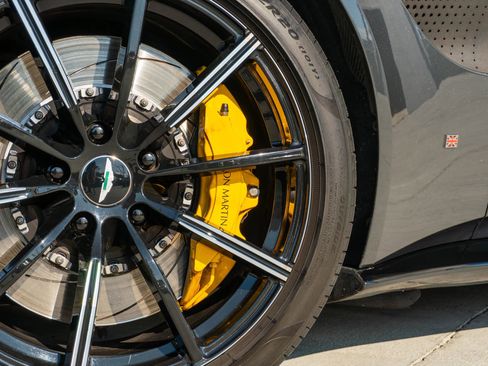 Used 2019 Aston Martin V8 Vantage Coupe image 22