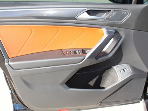 Used 2021 Volkswagen Tiguan SEL Premium R-Line image 36