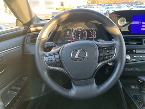 Used 2025 Lexus ES 350 w/ Premium Package image 18