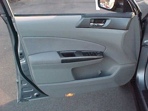 Used 2011 Subaru Forester 2.5X Premium w/ All-Weather Pkg image 15