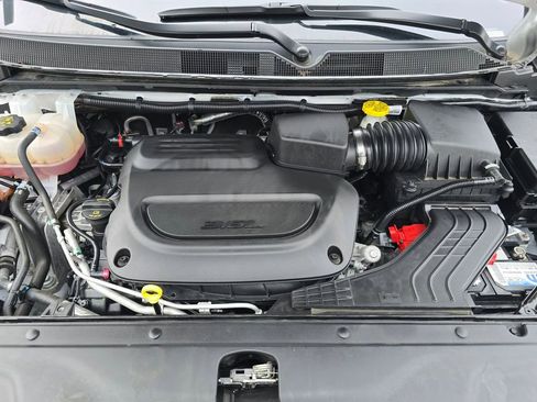 Used 2024 Chrysler Pacifica Touring-L image 22