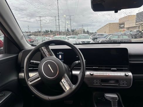 Used 2025 Hyundai Kona SEL image 7