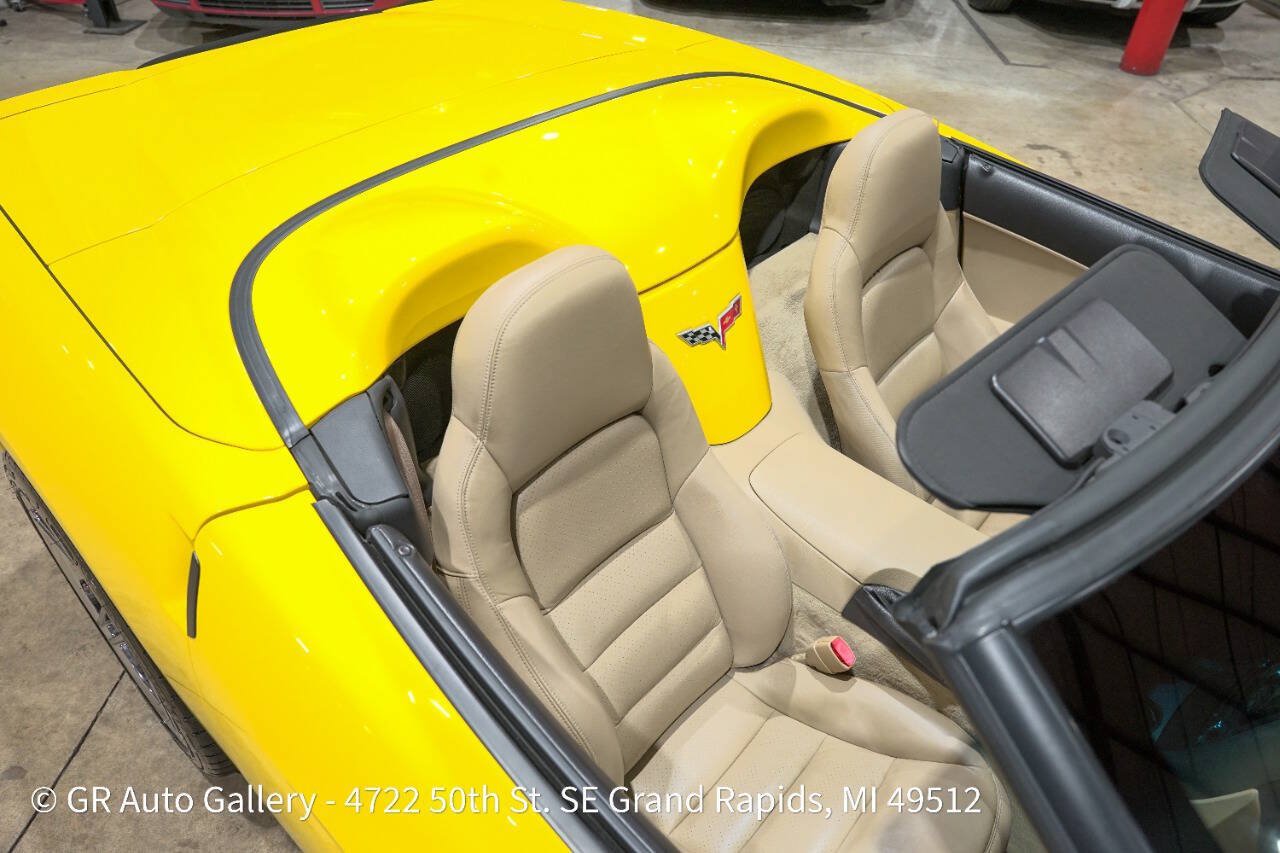 Used 2007 Chevrolet Corvette Convertible w/ Performance Package RWD image 18
