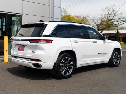 Used 2023 Jeep Grand Cherokee Overland w/ Advanced Protech Group III AWD/4WD image 6