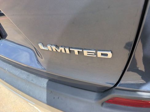 Used 2020 Jeep Cherokee Limited w/ Trailer Tow Group AWD/4WD image 11