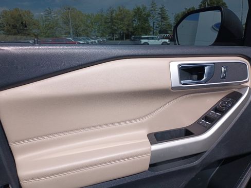 Used 2020 Ford Explorer XLT w/ Equipment Group 202A image 13