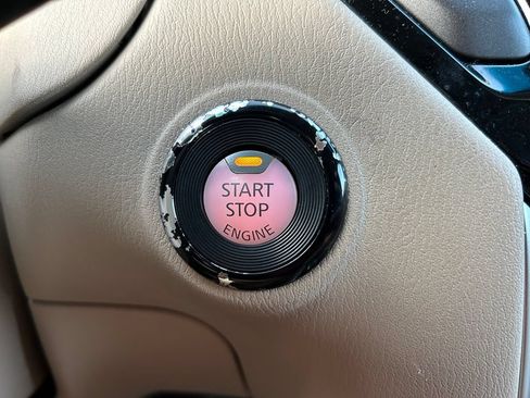Used 2014 Nissan Pathfinder S FWD image 28