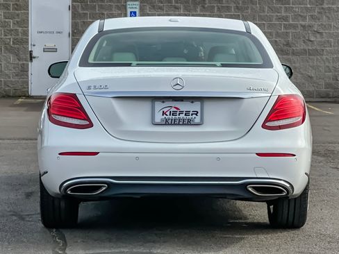 Used 2018 Mercedes-Benz E 300 4MATIC image 5
