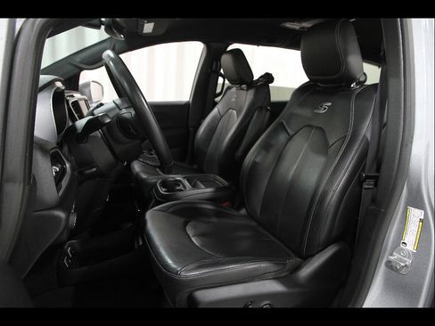Used 2020 Chrysler Pacifica Touring-L w/ S Appearance Package FWD image 5